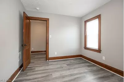 10203 Greenview Avenue, Garfield Heights, OH 44125 - Photo 21