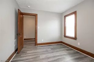 10203 Greenview Ave, Garfield Heights, OH 44125 - Photo 21