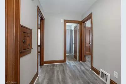 10203 Greenview Avenue, Garfield Heights, OH 44125 - Photo 15