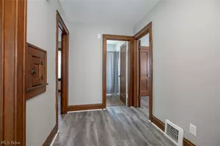10203 Greenview Ave, Garfield Heights, OH 44125 - Photo 15