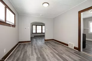 10203 Greenview Ave, Garfield Heights, OH 44125 - Photo 9