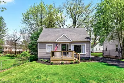 1424 Clemmens Avenue NW, Warren, OH 44485 - Photo 1