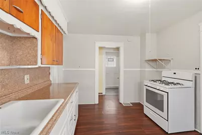 515 E 143rd Street #Downstairs, Loveland, OH 44110 - Photo 3