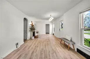 375 Hillside Rd, Green Hills, OH 44131 - Photo 5