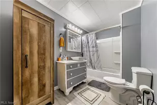 380 Broadway St, Amherst, OH 44001 - Photo 9