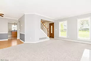 104 Woodbridge Crossing, Chardon, OH 44024 - Photo 5