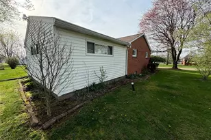 239 Fairview St, Louisville, OH 44641 - Photo 11