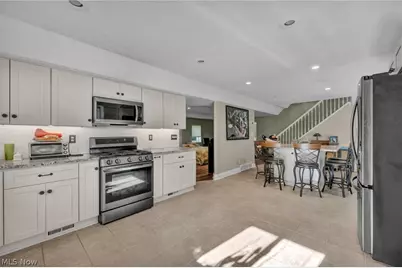 8689 Stearns Road, Olmsted Twp, OH 44138 - Photo 11