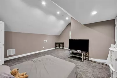 8689 Stearns Road, Olmsted Twp, OH 44138 - Photo 25
