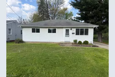 2227 Ogden Avenue NW, Warren, OH 44483 - Photo 1