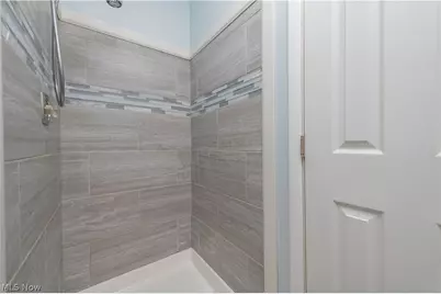 404 Oaknoll Drive, Amherst, OH 44001 - Photo 21
