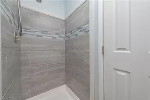 404 Oaknoll Dr, Amherst, OH 44001 - Photo 21