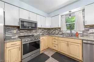 404 Oaknoll Dr, Amherst, OH 44001 - Photo 13