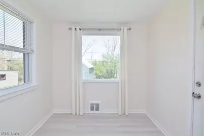 20919 Hansen Road, Maple Heights, OH 44137 - Photo 9