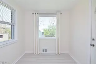 20919 Hansen Rd, Maple Heights, OH 44137 - Photo 9