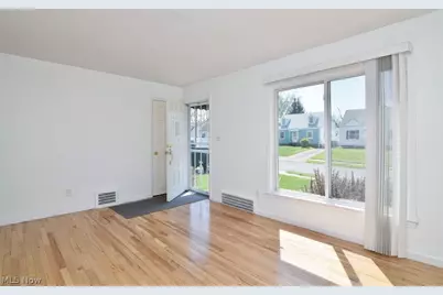 20919 Hansen Road, Maple Heights, OH 44137 - Photo 3