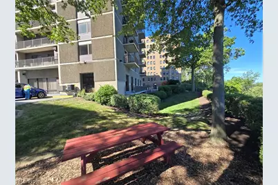 12500 Edgewater Drive #202, Oakwood, OH 44107 - Photo 3
