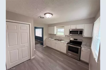 2014 Pole Avenue, Lorain, OH 44052 - Photo 3