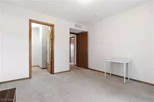 33037 Pebblebrook Dr, North Ridgeville, OH 44039 - Photo 29