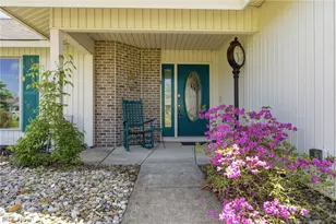 33037 Pebblebrook Dr, North Ridgeville, OH 44039 - Photo 3
