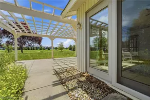 33037 Pebblebrook Dr, North Ridgeville, OH 44039 - Photo 39