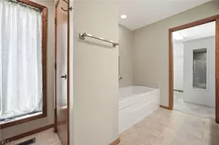 33037 Pebblebrook Dr, North Ridgeville, OH 44039 - Photo 27
