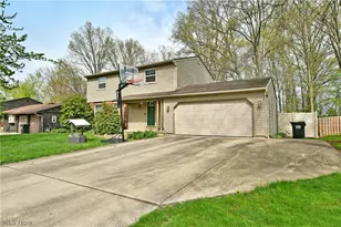 1323 Cedarwood Dr, Mineral Ridge, OH 44440 - Photo 3