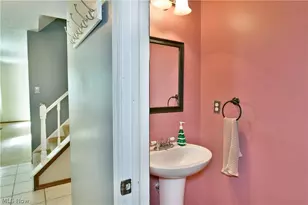 1323 Cedarwood Dr, Mineral Ridge, OH 44440 - Photo 9