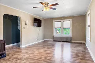 742 E Market St, Cadiz, OH 43907 - Photo 9