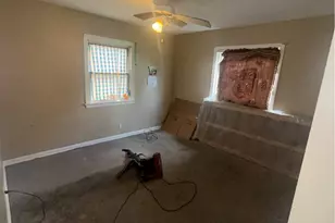 1055 Frederick Blvd, Akron, OH 44320 - Photo 9