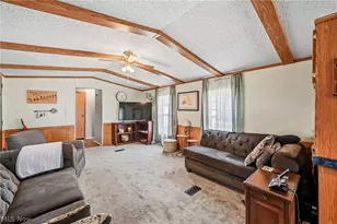 18 Oakwood Dr, Beloit, OH 44609 - Photo 9