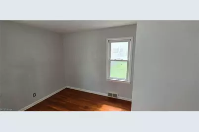 12304 Tonsing Drive, Garfield Heights, OH 44125 - Photo 11