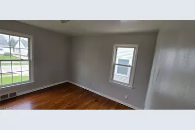 12304 Tonsing Drive, Garfield Heights, OH 44125 - Photo 9