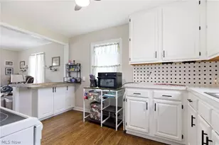 419 E 326th St, Willowick, OH 44095 - Photo 11