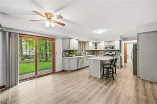 1178 Logan Woods Dr, Hubbard, OH 44425 - Photo 11