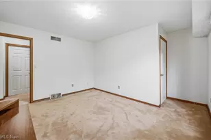 1178 Logan Woods Dr, Hubbard, OH 44425 - Photo 25