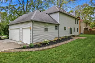 1178 Logan Woods Dr, Hubbard, OH 44425 - Photo 37