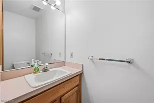 1178 Logan Woods Dr, Hubbard, OH 44425 - Photo 17