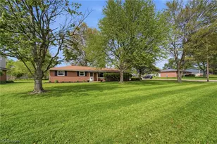 3295 Easton St NE, Canton, OH 44721 - Photo 3