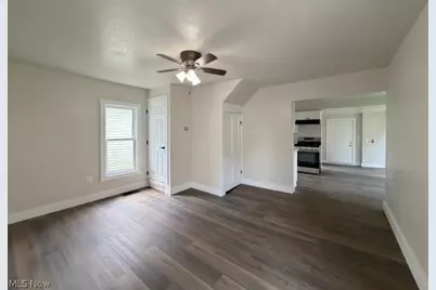 404 5th Street NW, New Philadelphia, OH 44663 - Photo 3