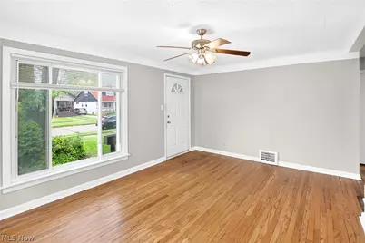 9304 Plymouth Avenue, Garfield Heights, OH 44125 - Photo 5