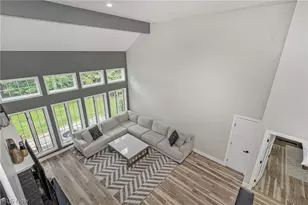 5690 Hartshire Dr, Willoughby, OH 44094 - Photo 9