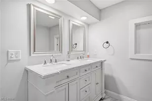 24042 Greenlawn Ave, Beachwood, OH 44122 - Photo 31
