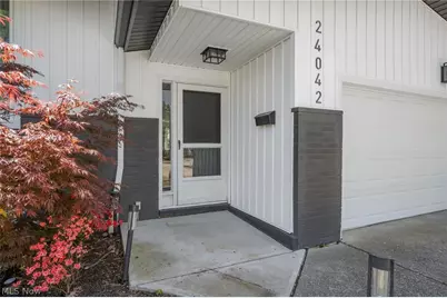 24042 Greenlawn Avenue, Beachwood, OH 44122 - Photo 3