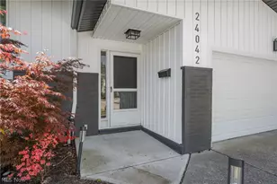 24042 Greenlawn Ave, Beachwood, OH 44122 - Photo 3