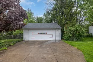 9609 Alexander Rd, Garfield Heights, OH 44125 - Photo 27