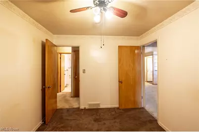 9609 Alexander Road, Garfield Heights, OH 44125 - Photo 17