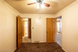9609 Alexander Rd, Garfield Heights, OH 44125 - Photo 17
