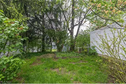 9609 Alexander Road, Garfield Heights, OH 44125 - Photo 29