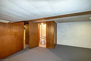 9609 Alexander Rd, Garfield Heights, OH 44125 - Photo 23